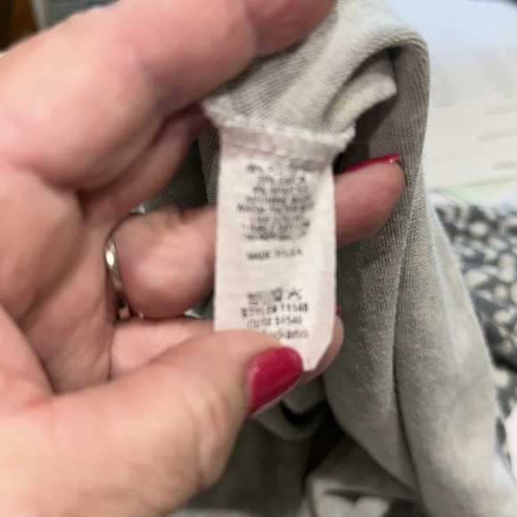 Size medium dark gray light gray leopard pattern long sleeve tunic style top - Picture 4 of 5